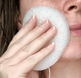 Top 7 Konjac Sponge Benefits For Your Skincare